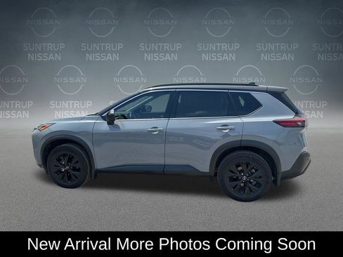 Used 2023 Nissan Rogue SV w/ SV Premium B Package FWD image 3