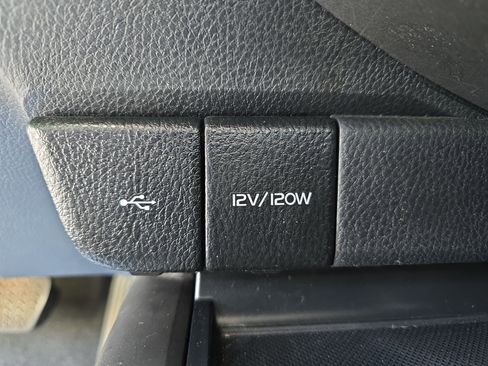 Used 2024 Toyota Camry SE image 32