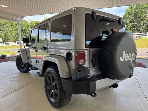 Used 2017 Jeep Wrangler Unlimited Sahara w/ Max Tow Package AWD/4WD image 8