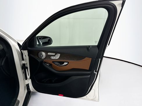 Used 2019 Mercedes-Benz GLC 350e 4MATIC image 31