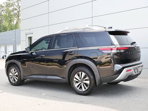 Used 2023 Nissan Pathfinder SL w/ Black Appearance Package AWD/4WD image 8