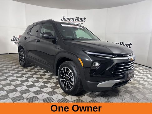 Used 2025 Chevrolet TrailBlazer LT AWD/4WD image 4