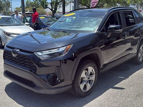 Used 2022 Toyota RAV4 XLE w/ Convenience Package FWD image 3