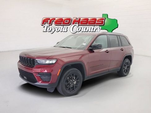Used 2024 Jeep Grand Cherokee Altitude AWD/4WD image 1