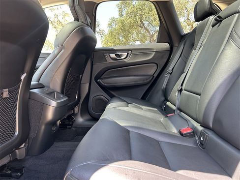 Used 2024 Volvo XC60 B5 Plus image 14