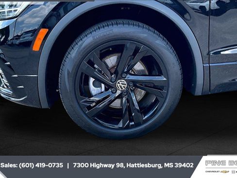 Used 2024 Volkswagen Tiguan SE R-Line FWD image 7