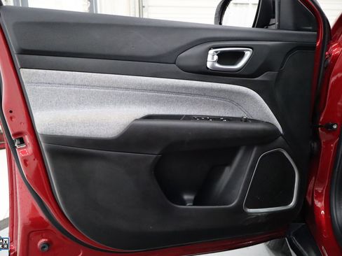 Used 2025 Jeep Compass Latitude image 13