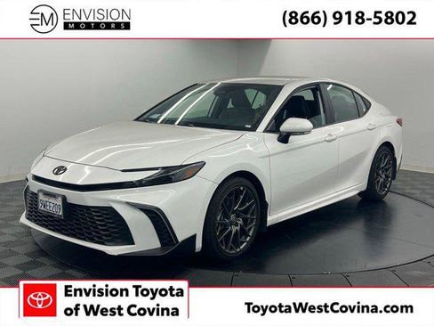 Certified 2025 Toyota Camry SE image 1