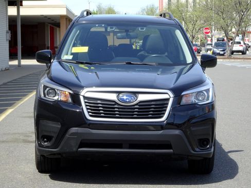 Used 2019 Subaru Forester Premium w/ All-Weather Package image 2