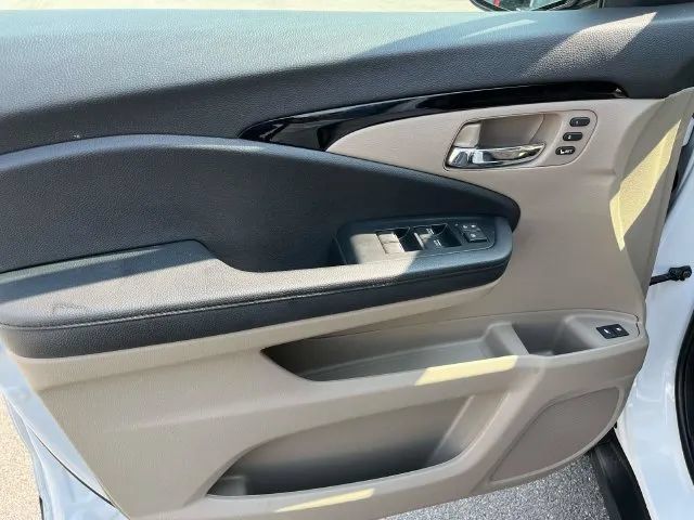 Used 2022 Honda Pilot Elite image 32