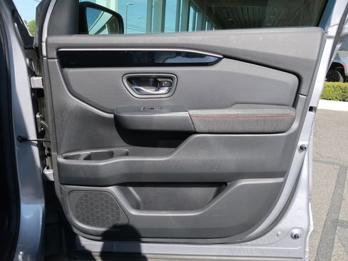 Used 2025 Honda Pilot Sport image 39