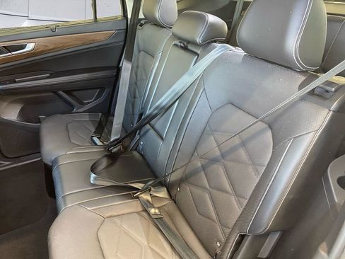 Used 2024 Volkswagen Atlas SE image 18