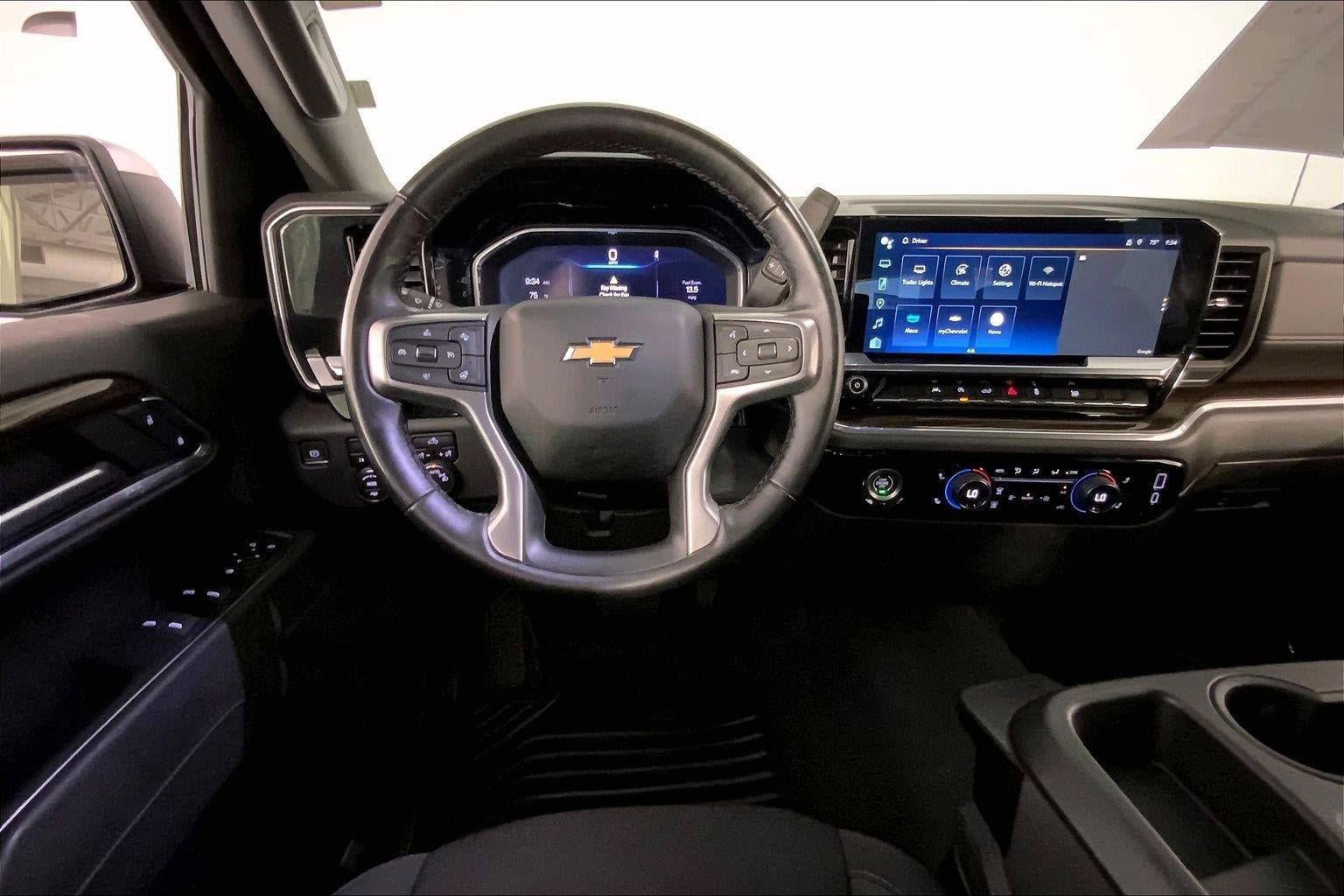 Used 2024 Chevrolet Silverado 1500 LT AWD/4WD image 5