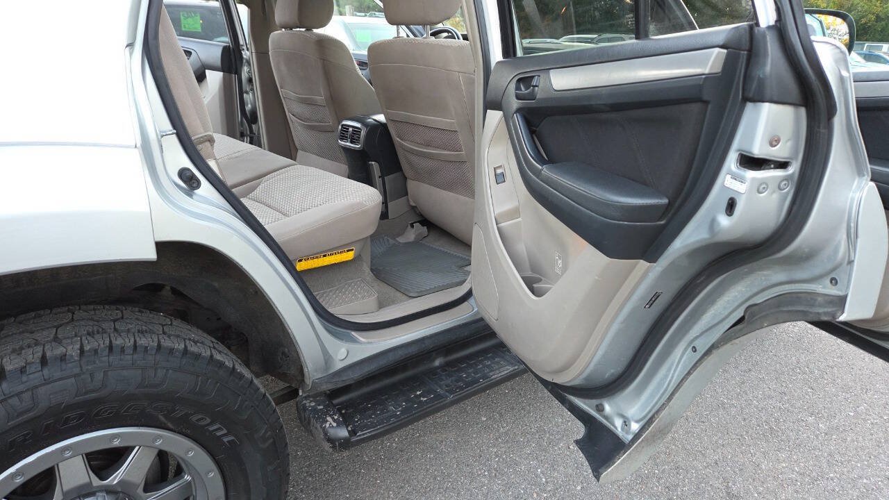 Used 2007 Toyota 4Runner SR5 AWD/4WD image 41