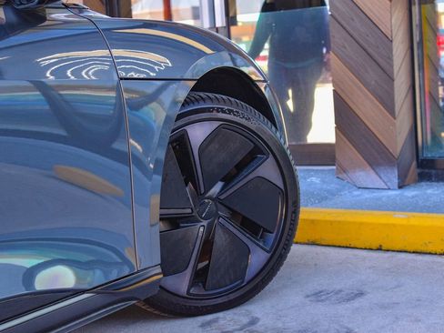 Used 2024 Lucid Air Touring image 17