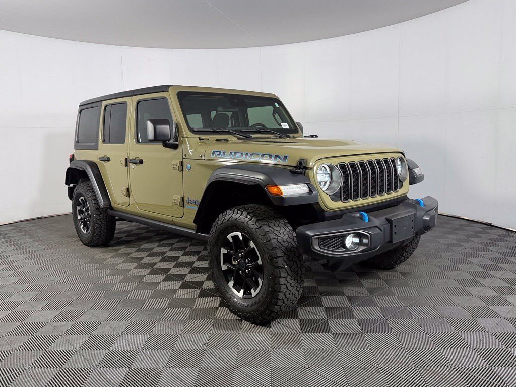 Used 2025 Jeep Wrangler Unlimited Rubicon 4xe w/ Convenience Group AWD/4WD image 5
