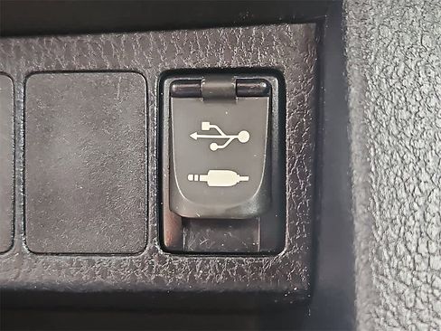 Used 2015 Toyota Corolla LE image 18