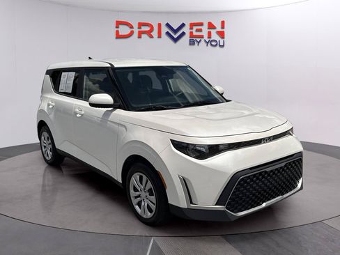 Used 2023 Kia Soul LX FWD image 8
