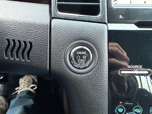 Used 2016 Ford Taurus Limited w/ Driver Assist Package image 16