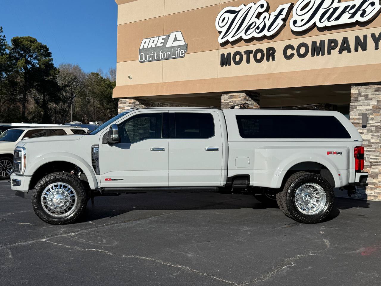 Used 2025 Ford F450 Platinum w/ Platinum Plus Package AWD/4WD image 2