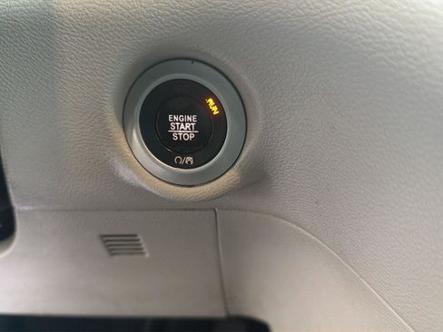 Used 2017 Chrysler Pacifica Touring-L FWD image 27