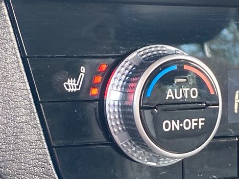 Used 2024 Mitsubishi Outlander SE image 25