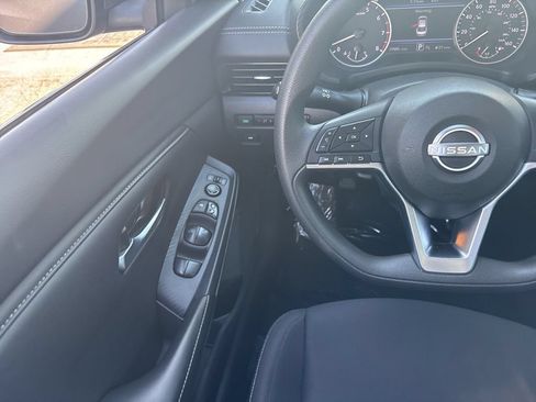 Used 2024 Nissan Sentra SV FWD image 25