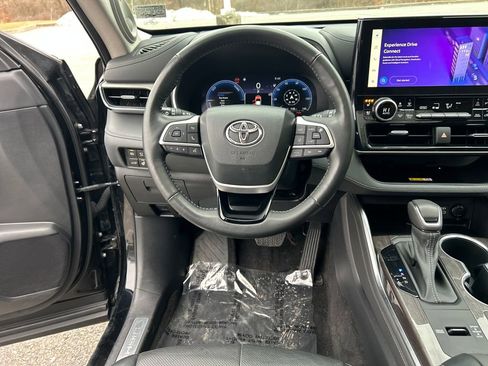 Used 2023 Toyota Highlander Limited image 21