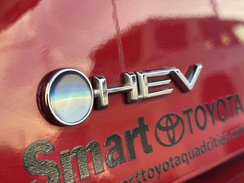 Certified 2025 Toyota Camry SE image 9