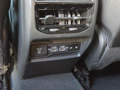 Used 2025 Jeep Grand Cherokee Limited w/ Black Appearance Package AWD/4WD image 16