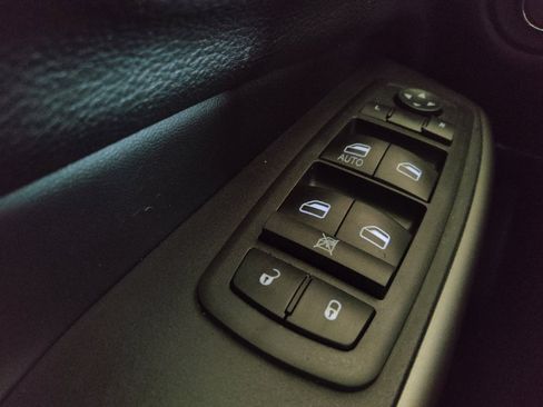 Used 2020 Jeep Cherokee Latitude FWD image 27