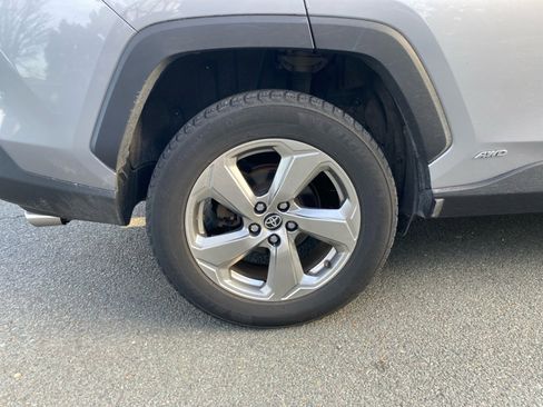 Used 2020 Toyota RAV4 Limited image 23