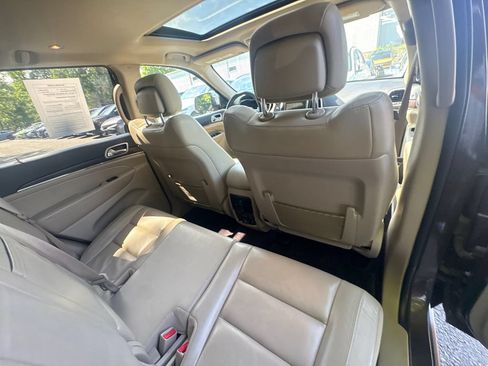 Used 2017 Jeep Grand Cherokee Limited AWD/4WD image 28