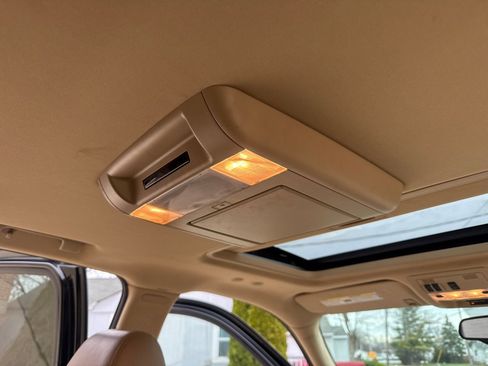 Used 2011 Cadillac Escalade ESV Premium image 16