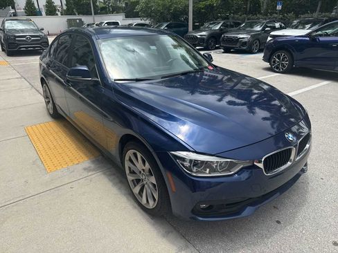 Used 2018 BMW 320i Sedan RWD image 3