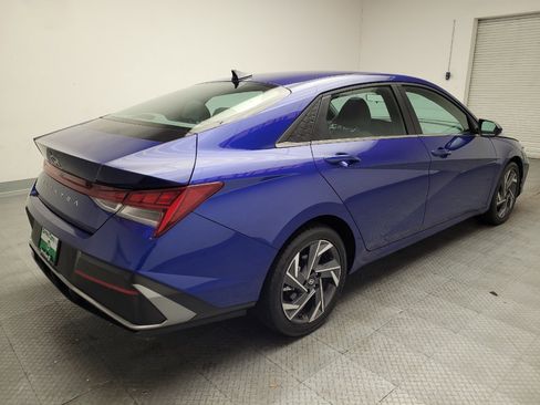 Used 2025 Hyundai Elantra SEL FWD image 9