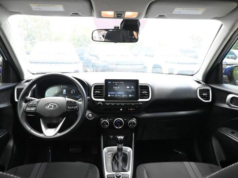 Used 2025 Hyundai Venue SEL FWD image 24