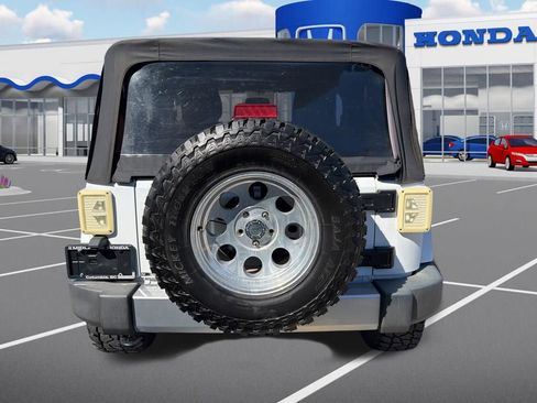 Used 2017 Jeep Wrangler Sahara w/ Connectivity Group image 14