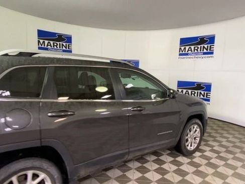 Used 2016 Jeep Cherokee Latitude w/ Comfort/Convenience Group image 2