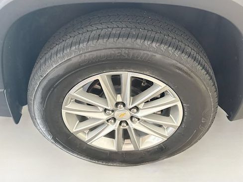 Used 2023 Chevrolet Traverse LT FWD image 31