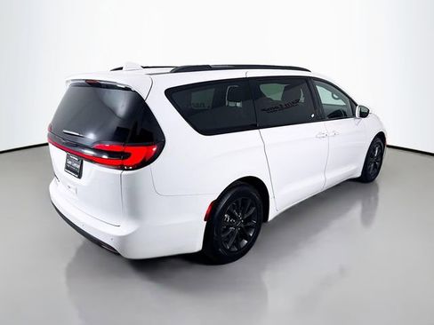 Used 2021 Chrysler Pacifica Touring w/ S Appearance Package image 7