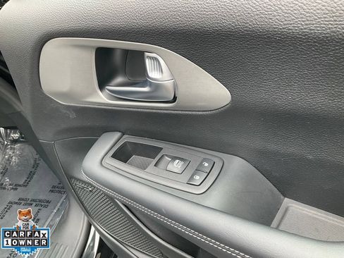 Used 2023 Chrysler Pacifica Limited w/ Uconnect Theater Family Group FWD image 76