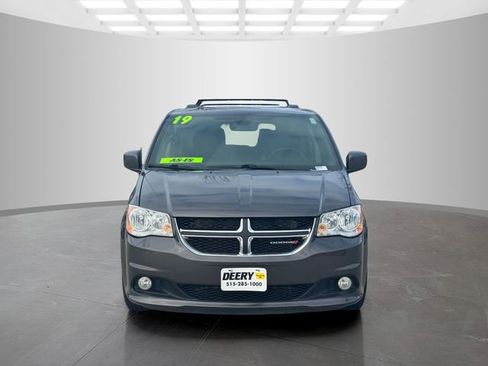 Used 2019 Dodge Grand Caravan SXT image 3