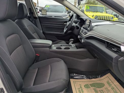 Used 2025 Nissan Altima 2.5 SV image 31