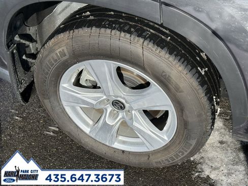 Used 2024 Toyota Highlander LE image 18