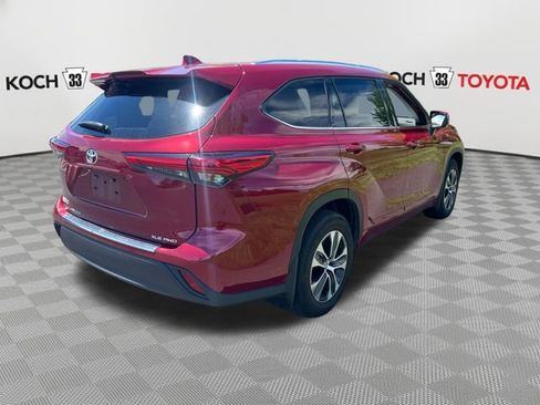 Used 2020 Toyota Highlander XLE AWD/4WD image 8