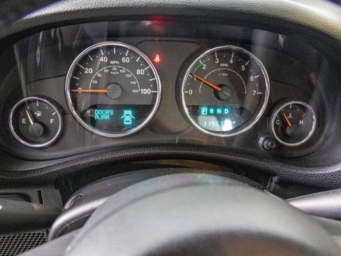 Used 2014 Jeep Wrangler Unlimited Rubicon w/ Connectivity Group AWD/4WD image 30