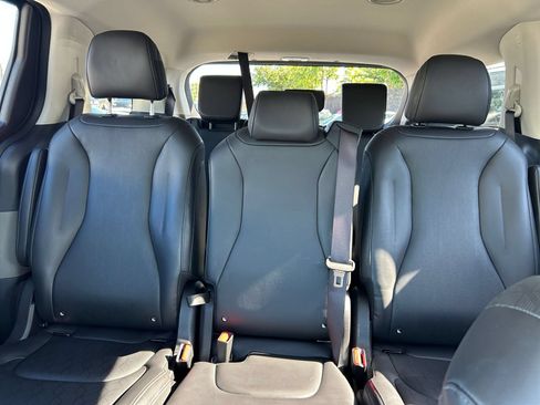 Used 2026 Kia Carnival FWD image 36