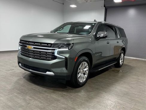 Used 2023 Chevrolet Suburban Premier image 8