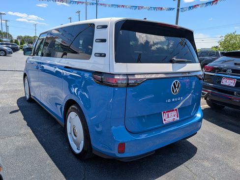 Used 2025 Volkswagen ID. Buzz Pro S Plus RWD image 5